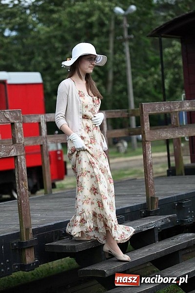 Zdjęcie w galerii na portalu naszraciborz.pl: Rudy szykują się na Industriadę. W weekend odbył się tu pokaz mody retro wiadomości z regionu