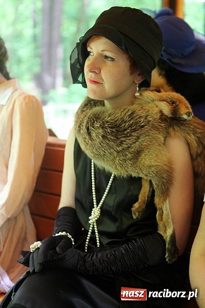 Zdjęcie w galerii na portalu naszraciborz.pl: Rudy szykują się na Industriadę. W weekend odbył się tu pokaz mody retro wiadomości z regionu