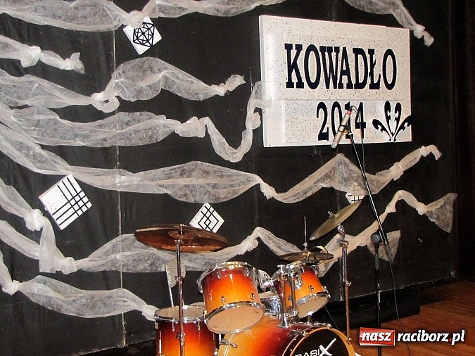 Zdjęcie w galerii na portalu naszraciborz.pl: Przez sztukę chcą wykuć lepszą przyszłość dla siebie wiadomości z regionu