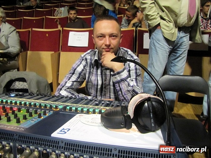 Zdjęcie w galerii na portalu naszraciborz.pl: Przez sztukę chcą wykuć lepszą przyszłość dla siebie wiadomości z regionu