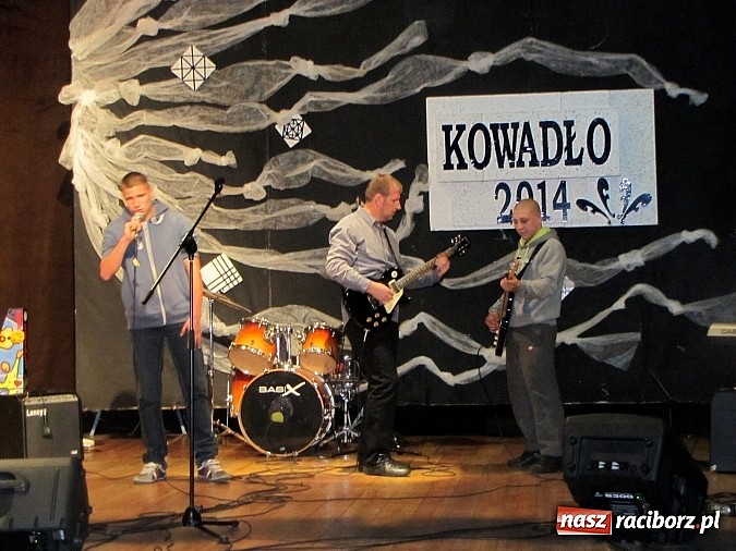 Zdjęcie w galerii na portalu naszraciborz.pl: Przez sztukę chcą wykuć lepszą przyszłość dla siebie wiadomości z regionu