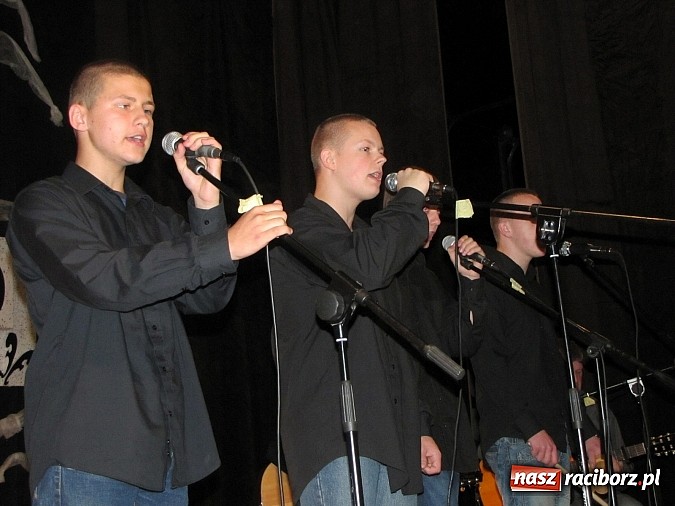 Zdjęcie w galerii na portalu naszraciborz.pl: Przez sztukę chcą wykuć lepszą przyszłość dla siebie wiadomości z regionu