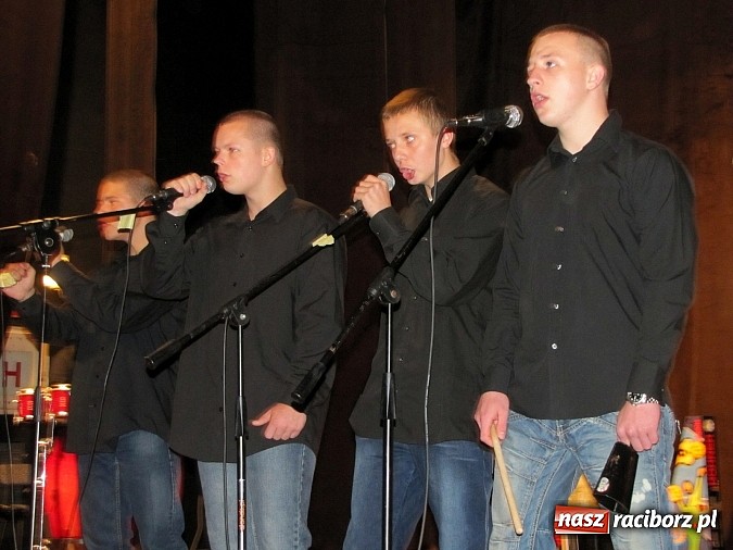 Zdjęcie w galerii na portalu naszraciborz.pl: Przez sztukę chcą wykuć lepszą przyszłość dla siebie wiadomości z regionu