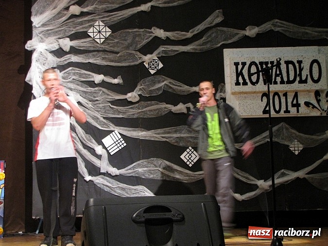 Zdjęcie w galerii na portalu naszraciborz.pl: Przez sztukę chcą wykuć lepszą przyszłość dla siebie wiadomości z regionu