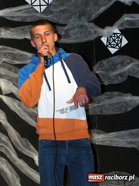 Zdjęcie w galerii na portalu naszraciborz.pl: Przez sztukę chcą wykuć lepszą przyszłość dla siebie wiadomości z regionu