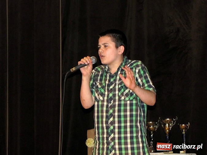 Zdjęcie w galerii na portalu naszraciborz.pl: Przez sztukę chcą wykuć lepszą przyszłość dla siebie wiadomości z regionu