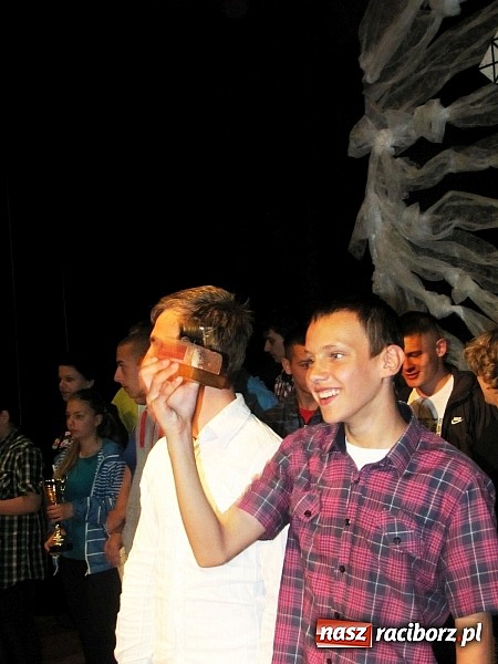 Zdjęcie w galerii na portalu naszraciborz.pl: Przez sztukę chcą wykuć lepszą przyszłość dla siebie wiadomości z regionu