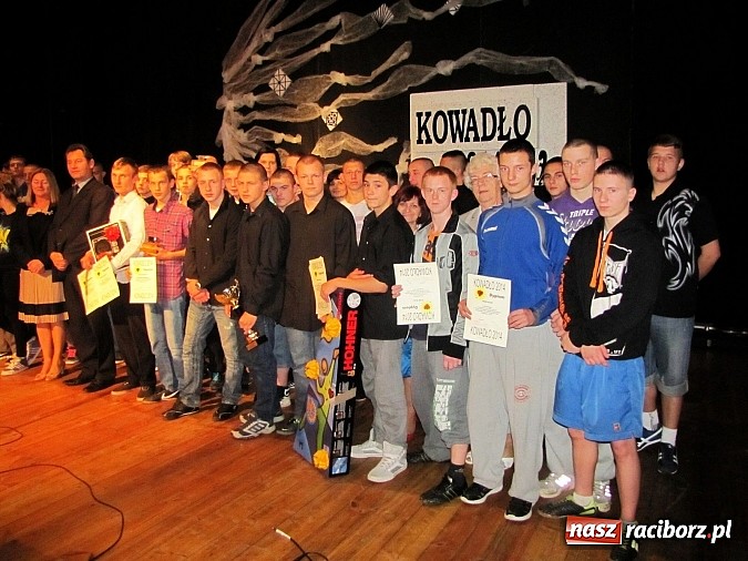 Zdjęcie w galerii na portalu naszraciborz.pl: Przez sztukę chcą wykuć lepszą przyszłość dla siebie wiadomości z regionu