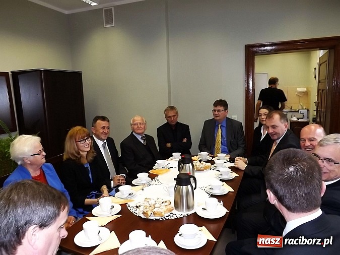 Zdjęcie w galerii na portalu naszraciborz.pl: Hartmut Koschyk odwiedził szkołę w Studziennej wiadomości z regionu