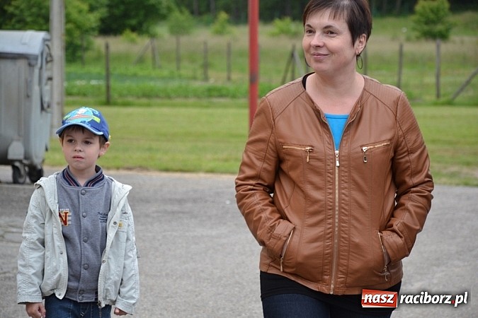 Zdjęcie w galerii na portalu naszraciborz.pl: A mamusie nie trafiały do kosza! Dzień Dziecka w Jankowicach  wiadomości z regionu