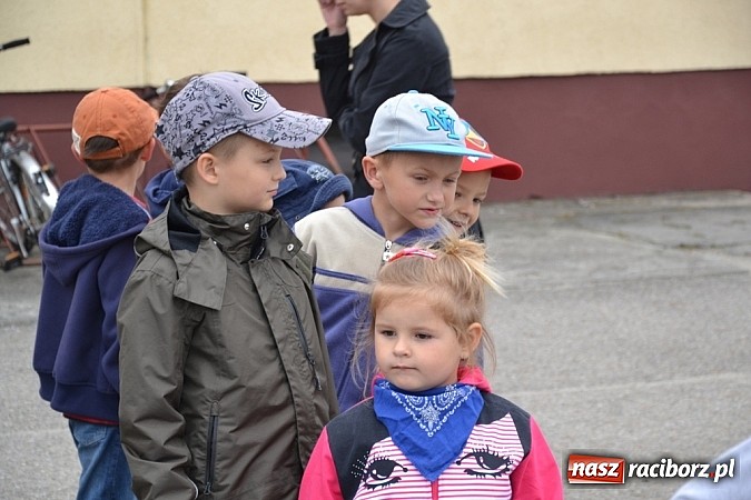 Zdjęcie w galerii na portalu naszraciborz.pl: A mamusie nie trafiały do kosza! Dzień Dziecka w Jankowicach  wiadomości z regionu