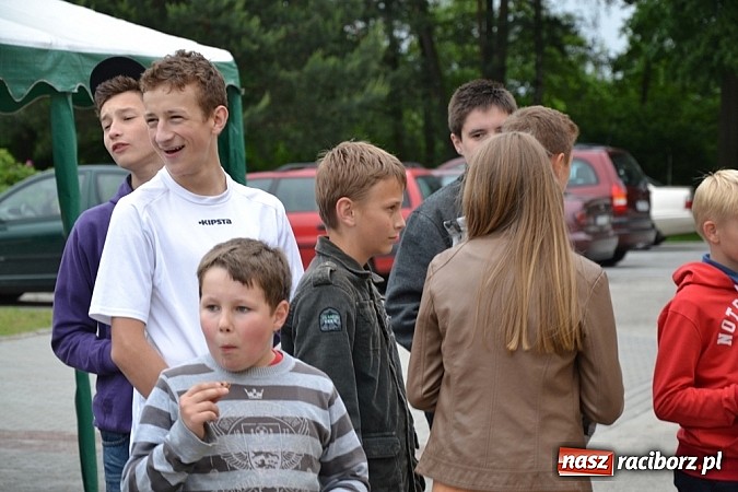 Zdjęcie w galerii na portalu naszraciborz.pl: A mamusie nie trafiały do kosza! Dzień Dziecka w Jankowicach  wiadomości z regionu