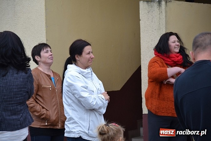 Zdjęcie w galerii na portalu naszraciborz.pl: A mamusie nie trafiały do kosza! Dzień Dziecka w Jankowicach  wiadomości z regionu
