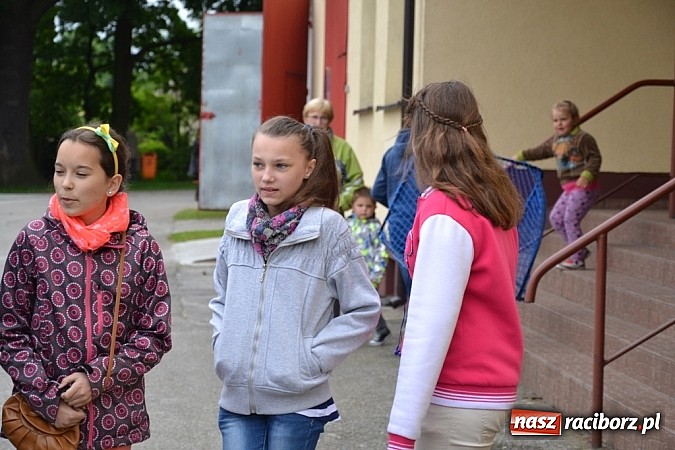 Zdjęcie w galerii na portalu naszraciborz.pl: A mamusie nie trafiały do kosza! Dzień Dziecka w Jankowicach  wiadomości z regionu