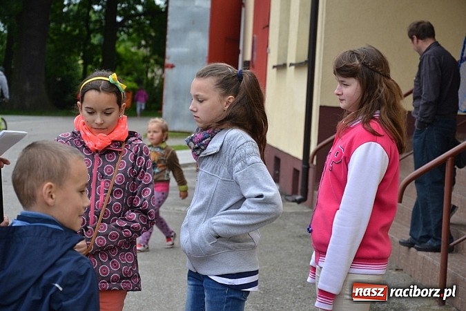 Zdjęcie w galerii na portalu naszraciborz.pl: A mamusie nie trafiały do kosza! Dzień Dziecka w Jankowicach  wiadomości z regionu