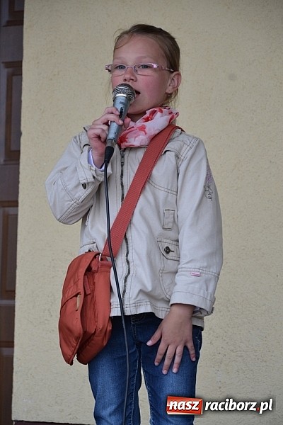 Zdjęcie w galerii na portalu naszraciborz.pl: A mamusie nie trafiały do kosza! Dzień Dziecka w Jankowicach  wiadomości z regionu