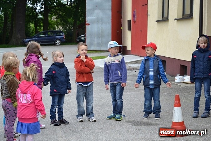 Zdjęcie w galerii na portalu naszraciborz.pl: A mamusie nie trafiały do kosza! Dzień Dziecka w Jankowicach  wiadomości z regionu