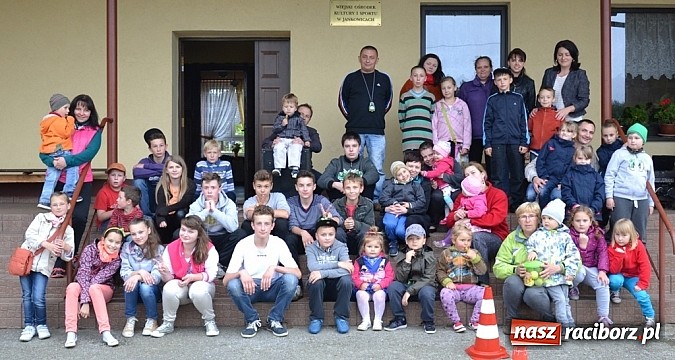 Zdjęcie w galerii na portalu naszraciborz.pl: A mamusie nie trafiały do kosza! Dzień Dziecka w Jankowicach  wiadomości z regionu