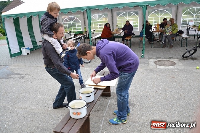 Zdjęcie w galerii na portalu naszraciborz.pl: A mamusie nie trafiały do kosza! Dzień Dziecka w Jankowicach  wiadomości z regionu