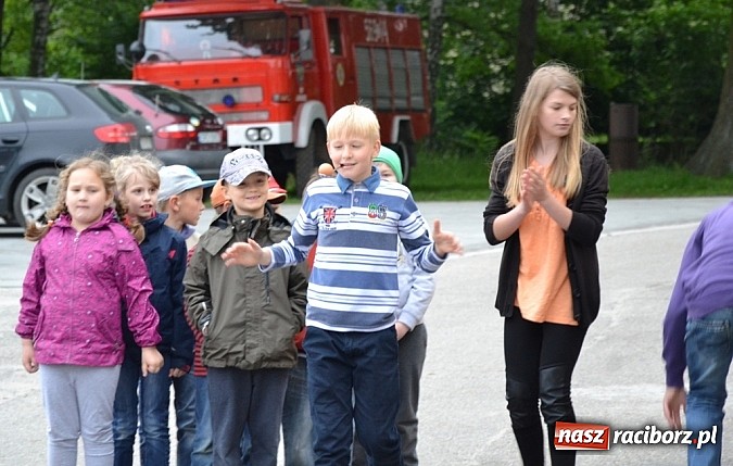 Zdjęcie w galerii na portalu naszraciborz.pl: A mamusie nie trafiały do kosza! Dzień Dziecka w Jankowicach  wiadomości z regionu