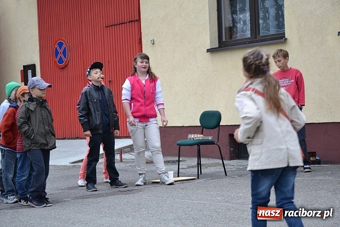 Zdjęcie w galerii na portalu naszraciborz.pl: A mamusie nie trafiały do kosza! Dzień Dziecka w Jankowicach  wiadomości z regionu