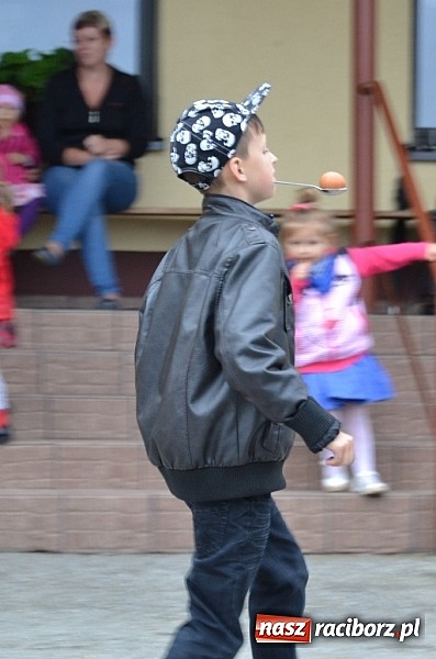 Zdjęcie w galerii na portalu naszraciborz.pl: A mamusie nie trafiały do kosza! Dzień Dziecka w Jankowicach  wiadomości z regionu