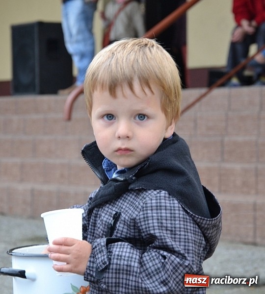 Zdjęcie w galerii na portalu naszraciborz.pl: A mamusie nie trafiały do kosza! Dzień Dziecka w Jankowicach  wiadomości z regionu