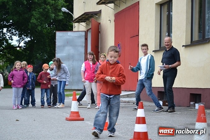 Zdjęcie w galerii na portalu naszraciborz.pl: A mamusie nie trafiały do kosza! Dzień Dziecka w Jankowicach  wiadomości z regionu