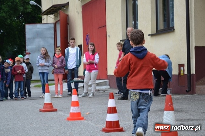 Zdjęcie w galerii na portalu naszraciborz.pl: A mamusie nie trafiały do kosza! Dzień Dziecka w Jankowicach  wiadomości z regionu