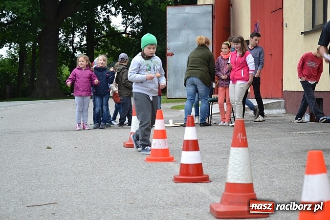 Zdjęcie w galerii na portalu naszraciborz.pl: A mamusie nie trafiały do kosza! Dzień Dziecka w Jankowicach  wiadomości z regionu