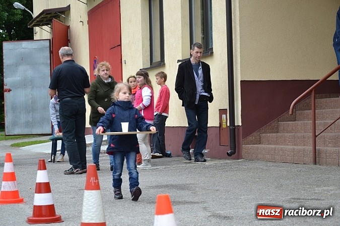 Zdjęcie w galerii na portalu naszraciborz.pl: A mamusie nie trafiały do kosza! Dzień Dziecka w Jankowicach  wiadomości z regionu