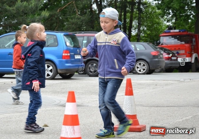 Zdjęcie w galerii na portalu naszraciborz.pl: A mamusie nie trafiały do kosza! Dzień Dziecka w Jankowicach  wiadomości z regionu
