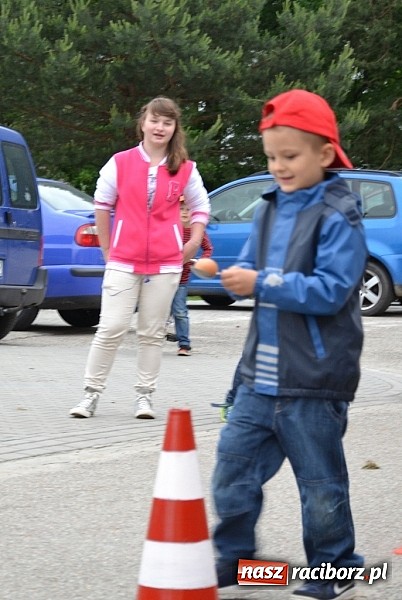 Zdjęcie w galerii na portalu naszraciborz.pl: A mamusie nie trafiały do kosza! Dzień Dziecka w Jankowicach  wiadomości z regionu