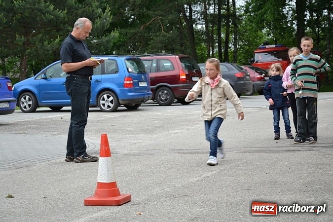 Zdjęcie w galerii na portalu naszraciborz.pl: A mamusie nie trafiały do kosza! Dzień Dziecka w Jankowicach  wiadomości z regionu