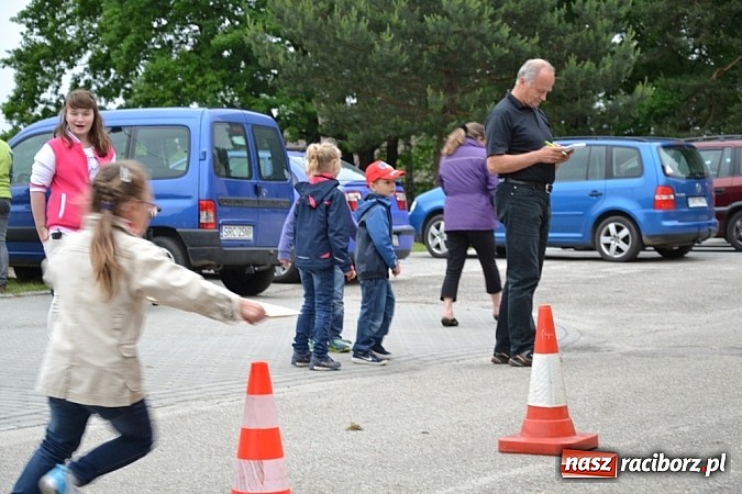 Zdjęcie w galerii na portalu naszraciborz.pl: A mamusie nie trafiały do kosza! Dzień Dziecka w Jankowicach  wiadomości z regionu