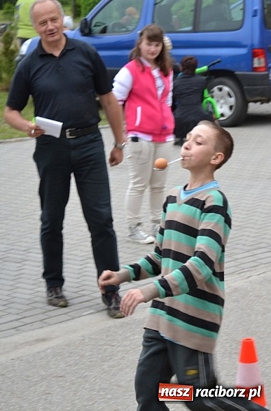 Zdjęcie w galerii na portalu naszraciborz.pl: A mamusie nie trafiały do kosza! Dzień Dziecka w Jankowicach  wiadomości z regionu