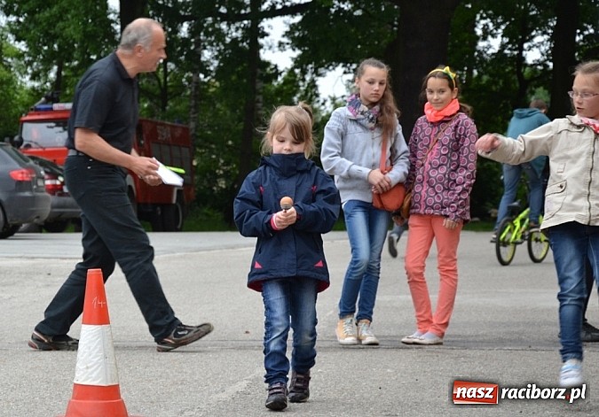 Zdjęcie w galerii na portalu naszraciborz.pl: A mamusie nie trafiały do kosza! Dzień Dziecka w Jankowicach  wiadomości z regionu