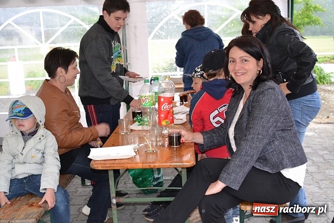 Zdjęcie w galerii na portalu naszraciborz.pl: A mamusie nie trafiały do kosza! Dzień Dziecka w Jankowicach  wiadomości z regionu