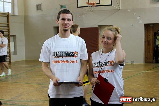 Zdjęcie w galerii na portalu naszraciborz.pl: Akademia Szpachlowania najlepsza w turnieju Streetballa wiadomości z regionu