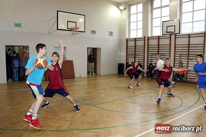 Zdjęcie w galerii na portalu naszraciborz.pl: Akademia Szpachlowania najlepsza w turnieju Streetballa wiadomości z regionu