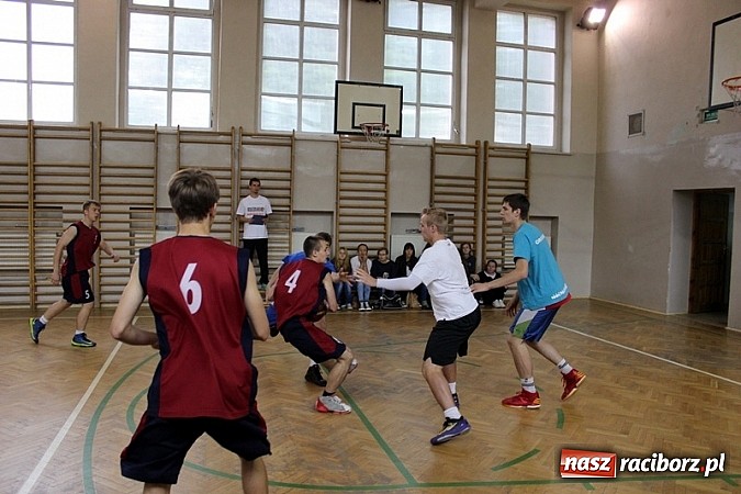 Zdjęcie w galerii na portalu naszraciborz.pl: Akademia Szpachlowania najlepsza w turnieju Streetballa wiadomości z regionu