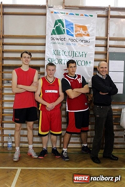 Zdjęcie w galerii na portalu naszraciborz.pl: Akademia Szpachlowania najlepsza w turnieju Streetballa wiadomości z regionu