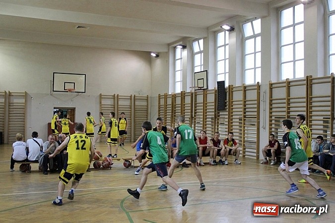 Zdjęcie w galerii na portalu naszraciborz.pl: Akademia Szpachlowania najlepsza w turnieju Streetballa wiadomości z regionu