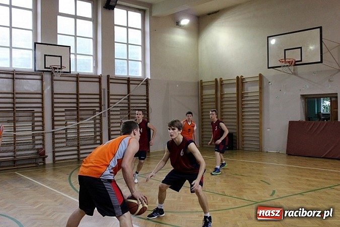 Zdjęcie w galerii na portalu naszraciborz.pl: Akademia Szpachlowania najlepsza w turnieju Streetballa wiadomości z regionu