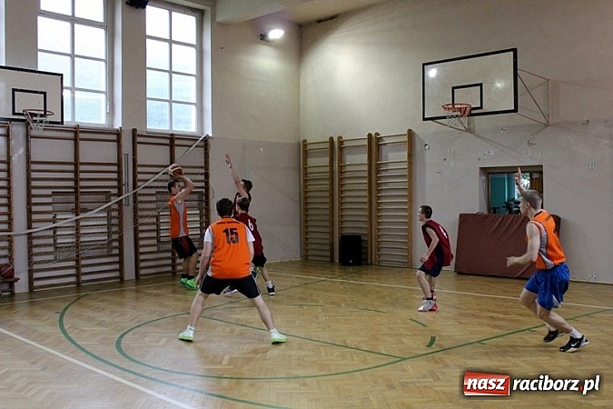 Zdjęcie w galerii na portalu naszraciborz.pl: Akademia Szpachlowania najlepsza w turnieju Streetballa wiadomości z regionu