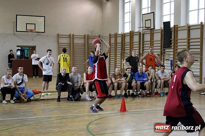 Zdjęcie w galerii na portalu naszraciborz.pl: Akademia Szpachlowania najlepsza w turnieju Streetballa wiadomości z regionu