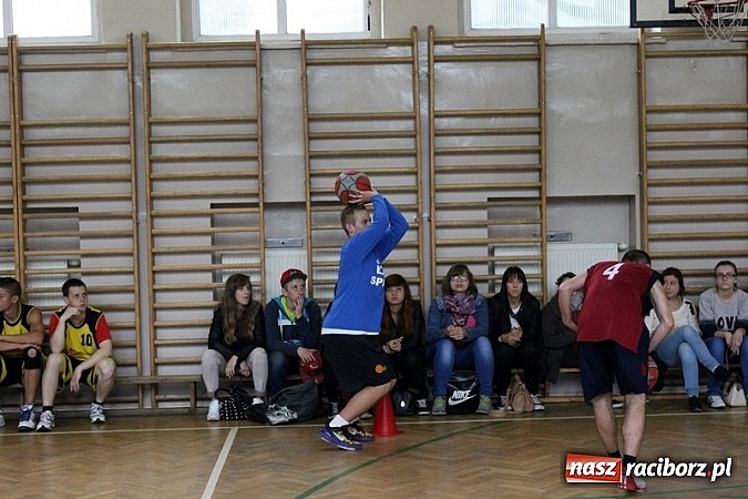 Zdjęcie w galerii na portalu naszraciborz.pl: Akademia Szpachlowania najlepsza w turnieju Streetballa wiadomości z regionu