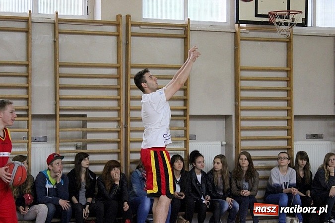 Zdjęcie w galerii na portalu naszraciborz.pl: Akademia Szpachlowania najlepsza w turnieju Streetballa wiadomości z regionu