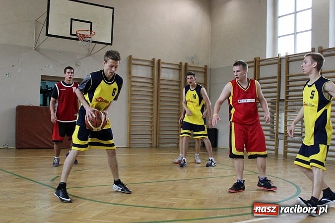 Zdjęcie w galerii na portalu naszraciborz.pl: Akademia Szpachlowania najlepsza w turnieju Streetballa wiadomości z regionu