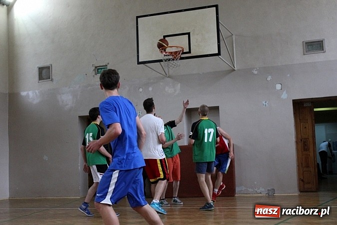 Zdjęcie w galerii na portalu naszraciborz.pl: Akademia Szpachlowania najlepsza w turnieju Streetballa wiadomości z regionu